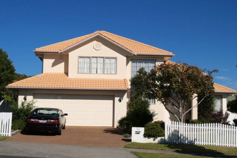 Photo of property in 70 Orangewood Drive, Northpark, Auckland, 2013