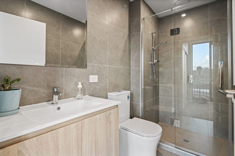 Photo of property in 10/19 Windlass Street, Long Bay, Auckland, 0630