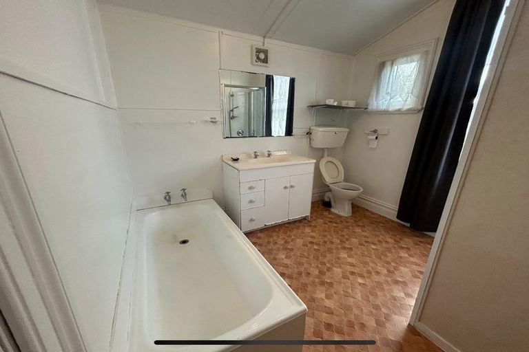 Photo of property in 10 Chapel Street, Papakura, 2110
