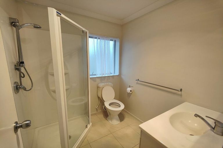 Photo of property in 12 Mediterranean Way, Goodwood Heights, Auckland, 2105