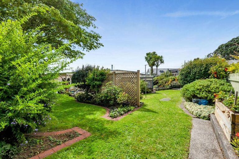 Photo of property in 102a Frankley Road, Frankleigh Park, New Plymouth, 4310