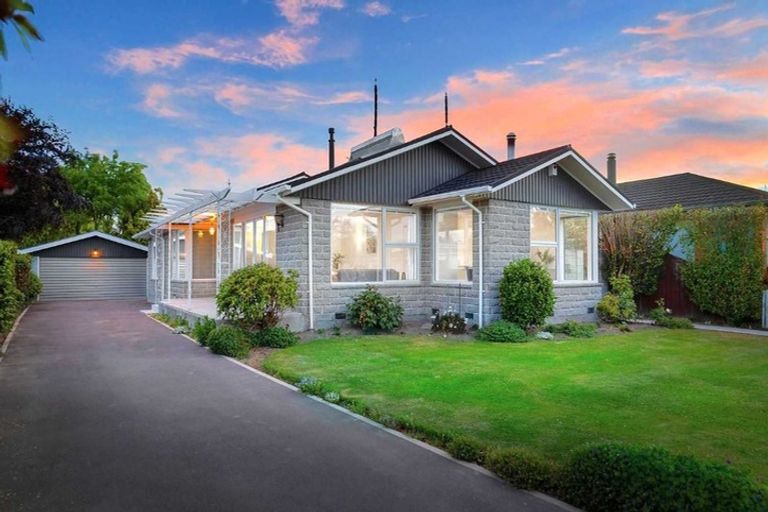 Photo of property in 3 Glenavon Place, Ilam, Christchurch, 8041