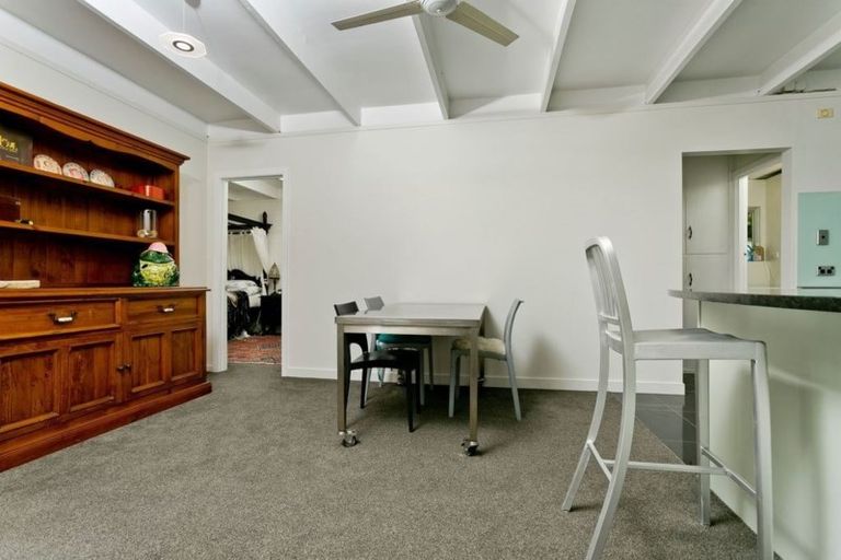 Photo of property in 8 Longwood Place, Forrest Hill, Auckland, 0620