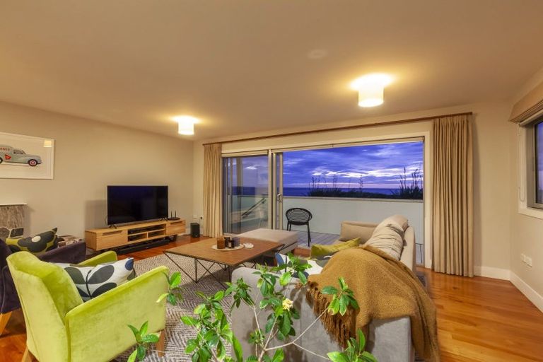 Photo of property in 121 The Parade, Paekakariki, 5034