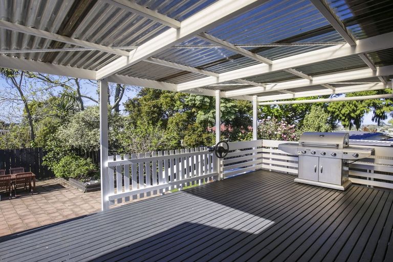 Photo of property in 6 Dolbear Street, Titirangi, Auckland, 0604