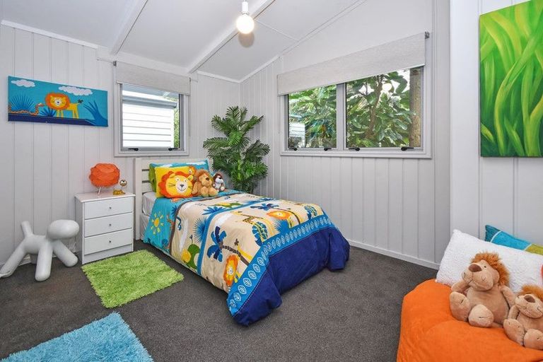 Photo of property in 98 Torkar Road, Clarks Beach, 2122