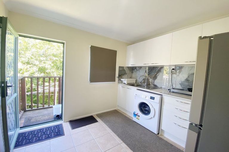 Photo of property in 12 Pistachio Place, Goodwood Heights, Auckland, 2105