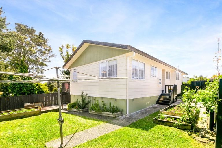 Photo of property in 1/12 Borich Road, Sunnyvale, Auckland, 0612
