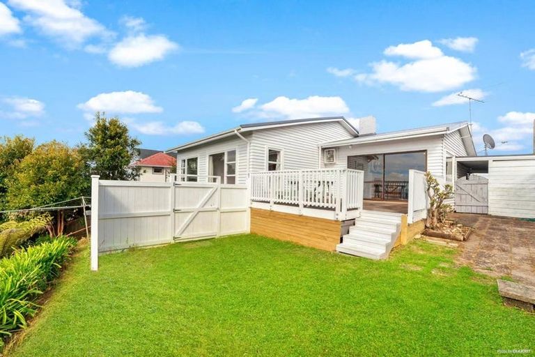 Photo of property in 505 East Coast Road, Murrays Bay, Auckland, 0630
