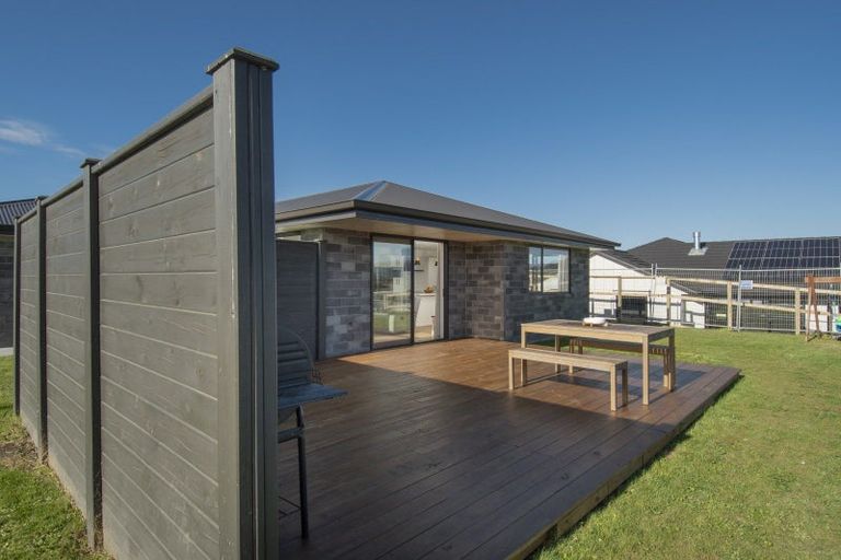Photo of property in 2 Stingray Drive, Omokoroa, 3114