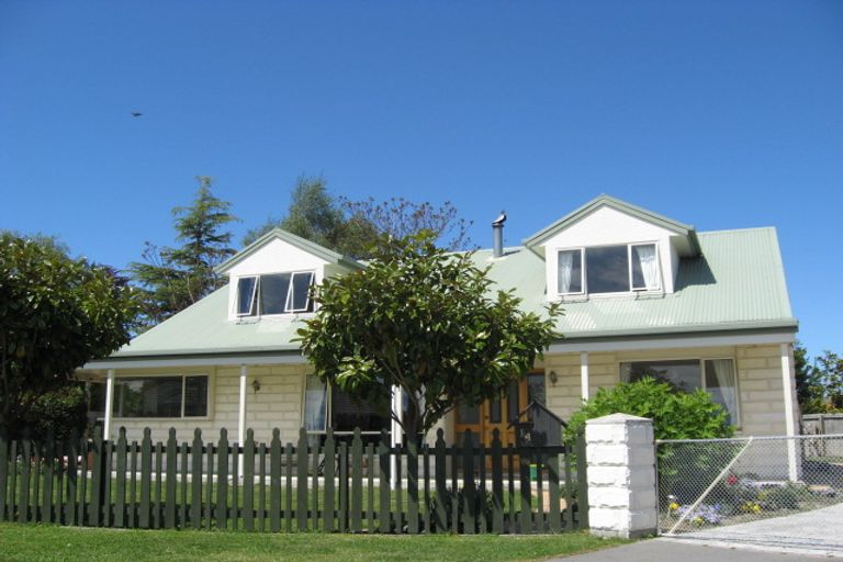 Photo of property in 14 Stanton Place, Woodend, 7610