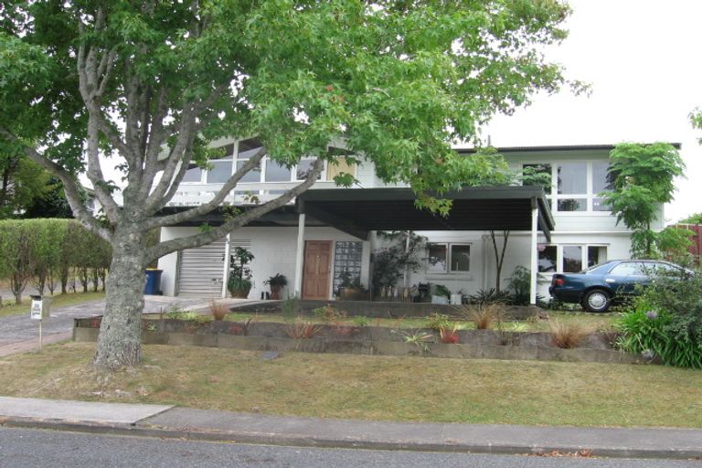 Photo of property in 27 Valley View Road, Glenfield, Auckland, 0629