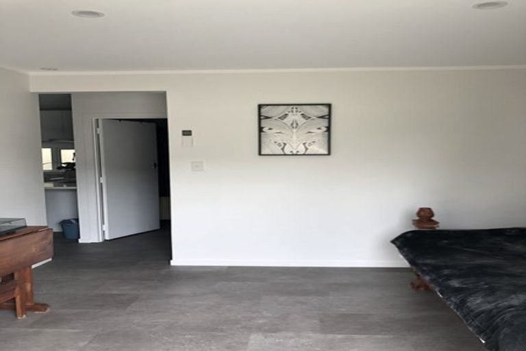 Photo of property in 3b Edgerton Road, Te Atatu Peninsula, Auckland, 0610