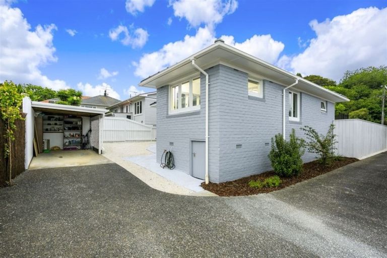 Photo of property in 1/58 Hillcrest Avenue, Hillcrest, Auckland, 0627