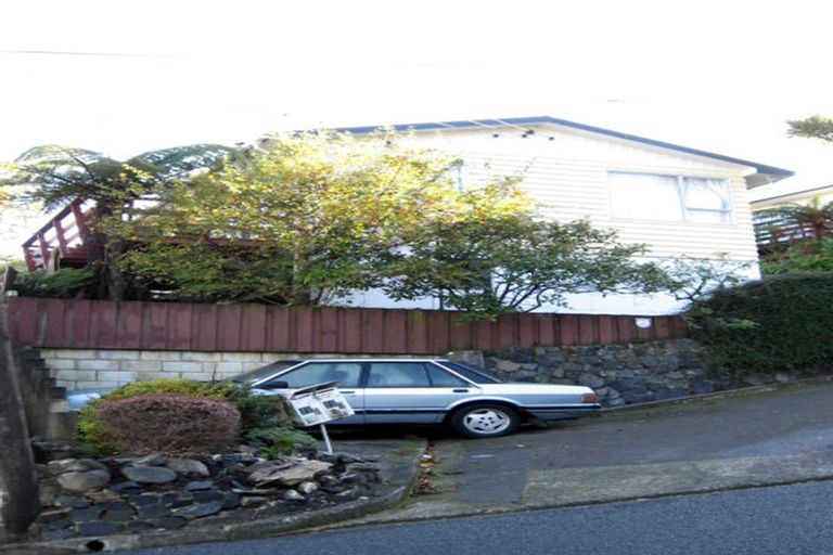 Photo of property in 2/23 Manor Drive, Stokes Valley, Lower Hutt, 5019