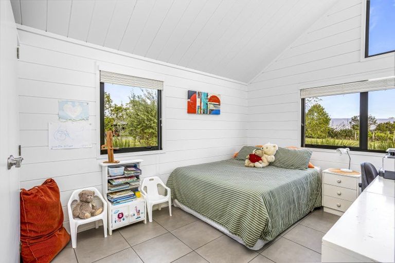 Photo of property in 73 Motu Road, Kumeu, 0891