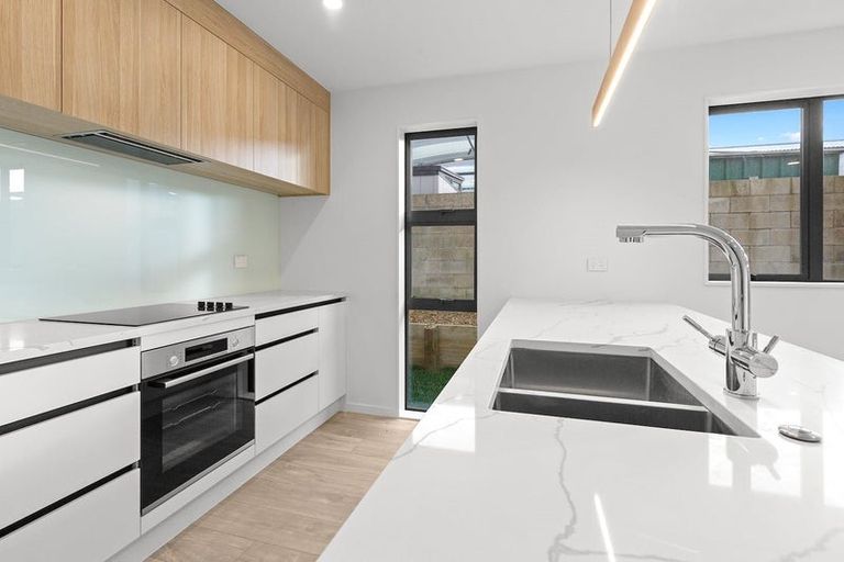 Photo of property in 89c Reeves Road, Pakuranga, Auckland, 2010