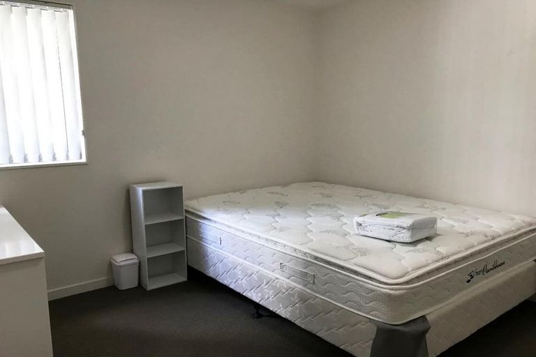 Photo of property in Montreaux Apartments, 2i/164 The Terrace, Wellington Central, Wellington, 6011