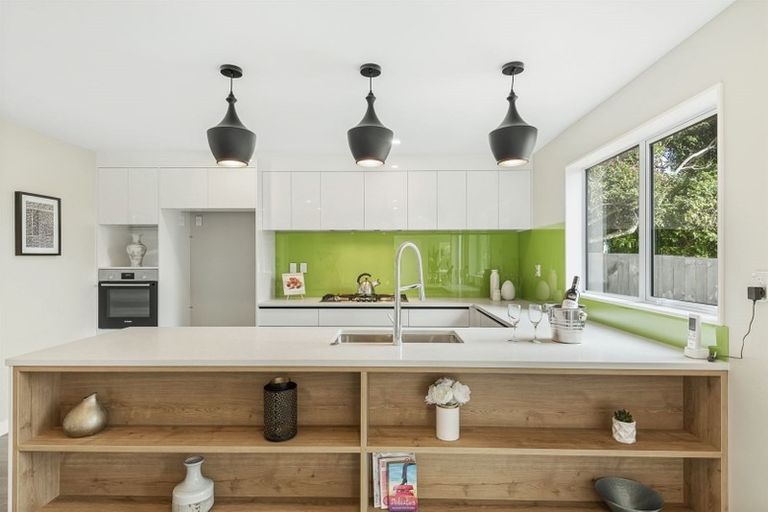 Photo of property in 538a Glenfield Road, Glenfield, Auckland, 0629