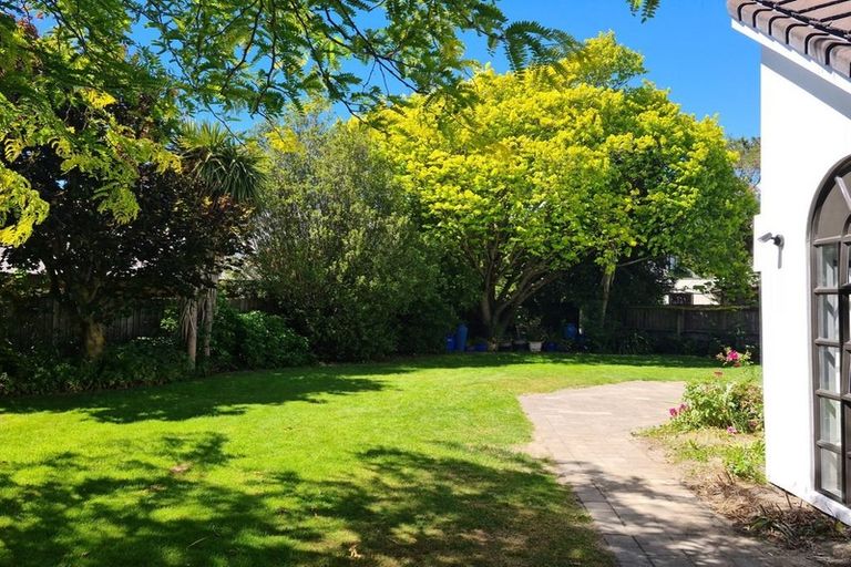 Photo of property in 18 Glenburn Place, Avonhead, Christchurch, 8042