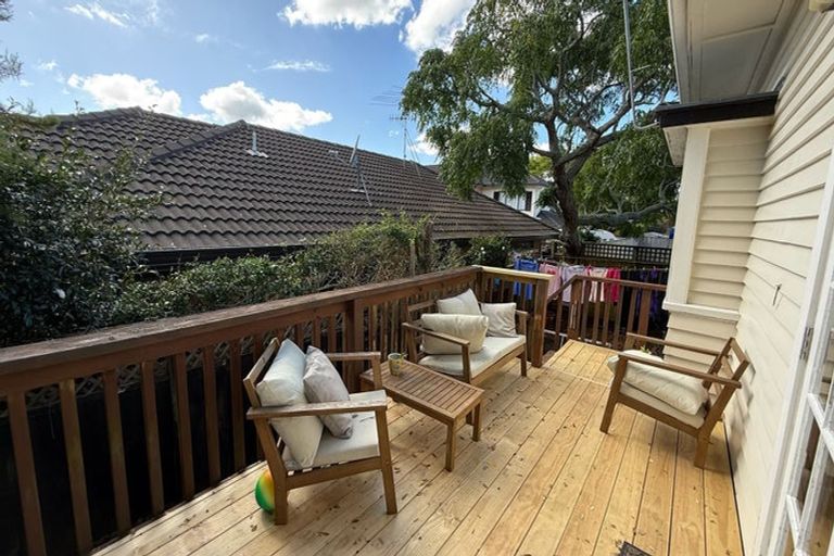 Photo of property in 13a Irirangi Road, Greenlane, Auckland, 1061