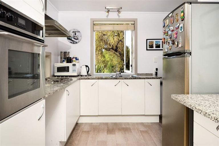 Photo of property in 2/11 Kahika Road, Birkdale, Auckland, 0626