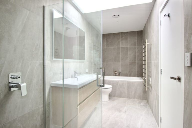 Photo of property in 3/94 Target Road, Totara Vale, Auckland, 0629