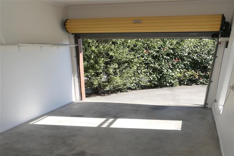 Photo of property in 121 Chivalry Road, Glenfield, Auckland, 0629