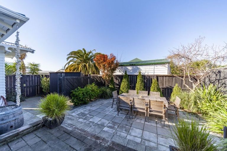 Photo of property in 15 Taradale Road, Marewa, Napier, 4110