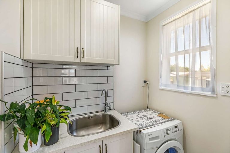 Photo of property in 1/1 Cooper Place, Papakura, 2110