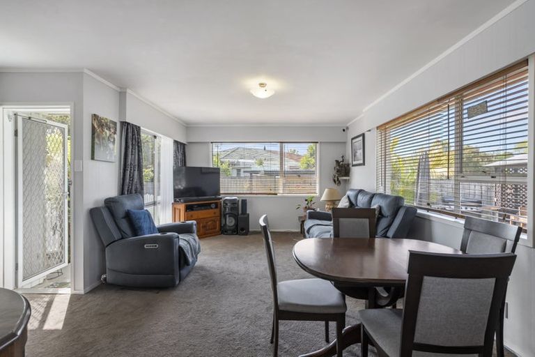 Photo of property in 2/38 Blacklock Avenue, Henderson, Auckland, 0612