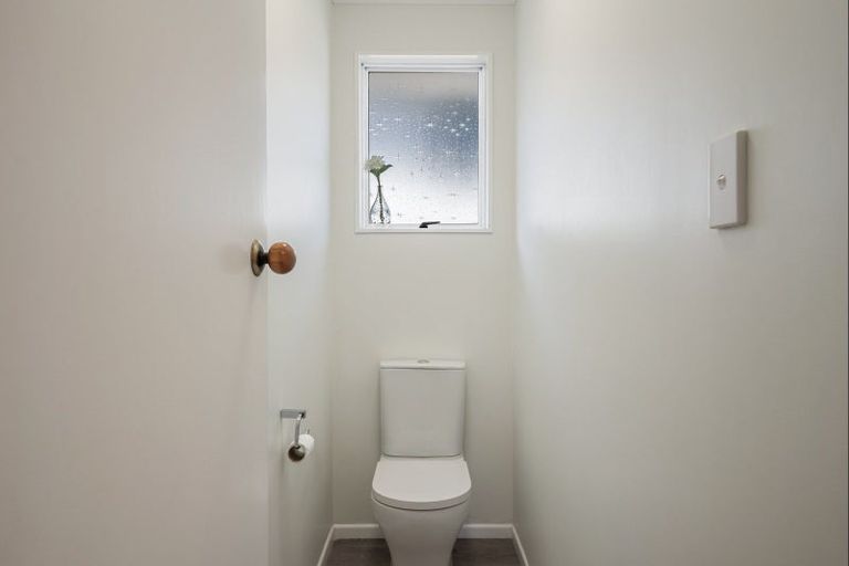 Photo of property in 22 Brightwater Crescent, Totara Park, Upper Hutt, 5018