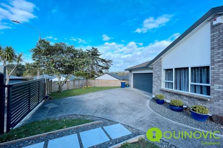Photo of property in 11 Owl Court, Unsworth Heights, Auckland, 0632