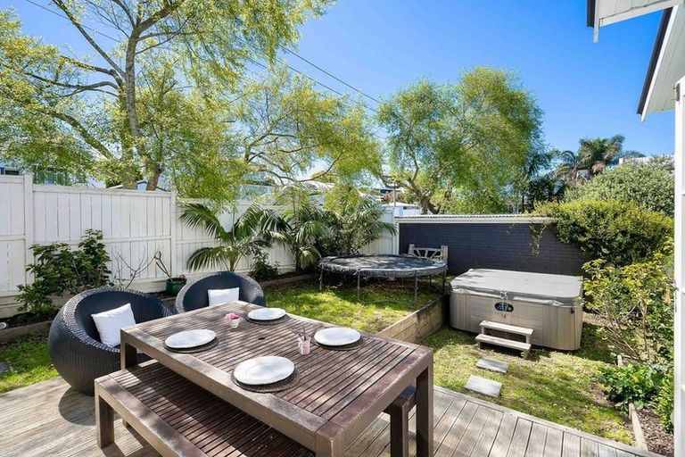 Photo of property in 1/18 Nile Road, Milford, Auckland, 0620