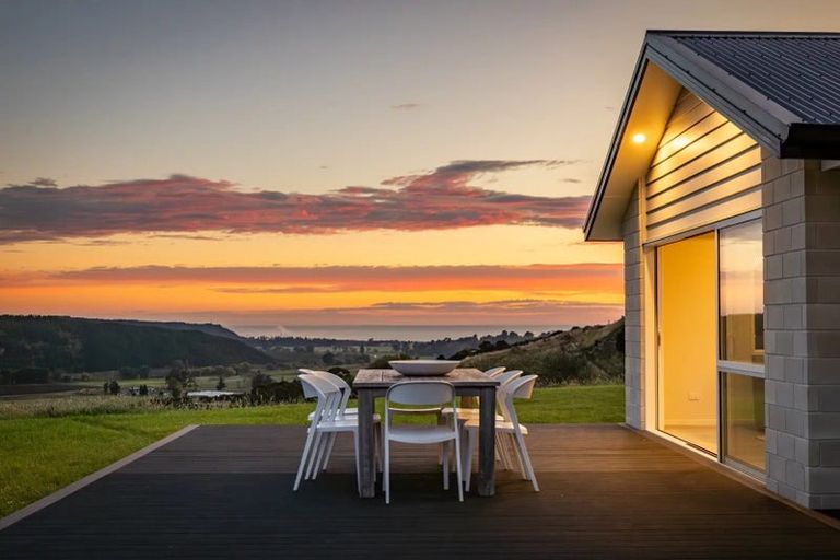 Photo of property in 170 Eskridge Drive, Eskdale, Napier, 4182