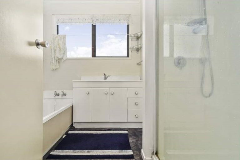 Photo of property in 8 Holborn Place, Papatoetoe, Auckland, 2025