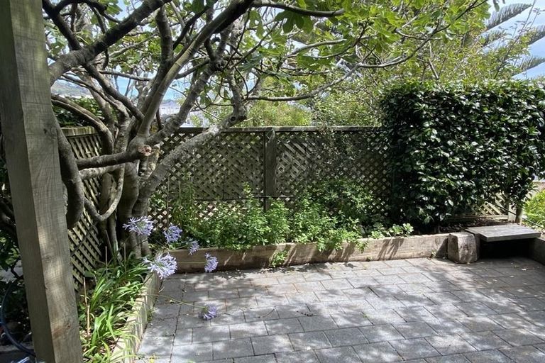 Photo of property in 4 Batham Drive, Mount Victoria, Wellington, 6011