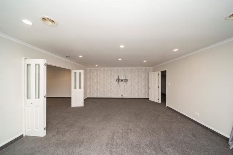 Photo of property in 7 Edna Wills Place, Hawera, 4610