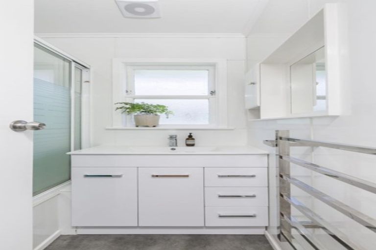 Photo of property in 787 Te Atatu Road, Te Atatu Peninsula, Auckland, 0610