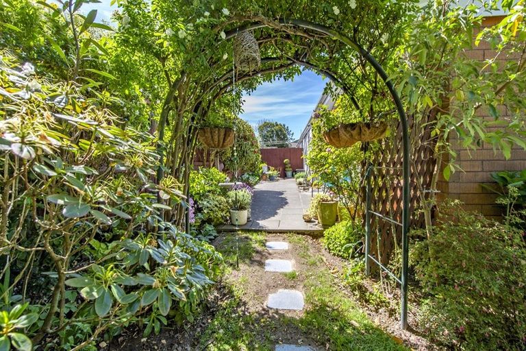 Photo of property in 1a Calbreath Place, Russley, Christchurch, 8042