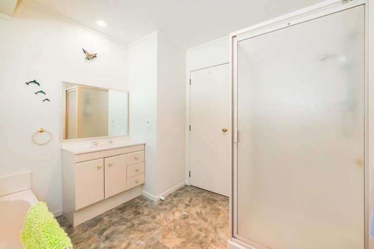 Photo of property in 42 Arawhata Road, Paraparaumu, 5032