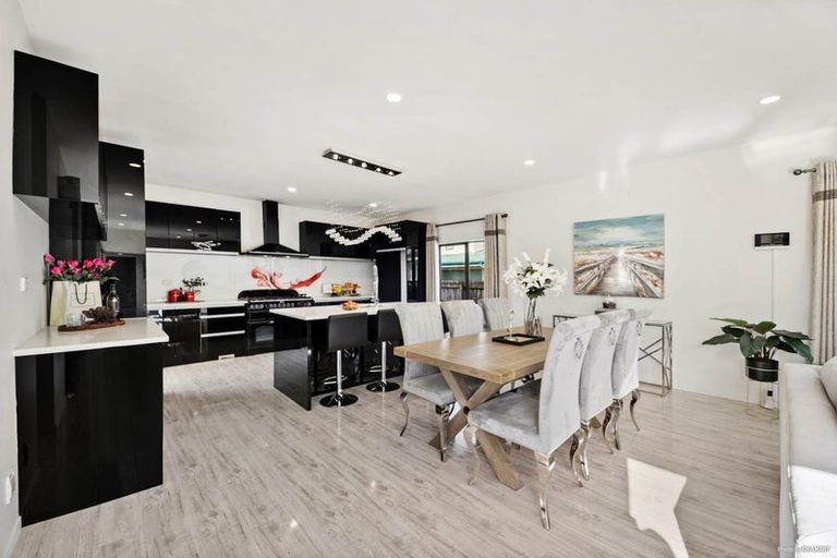 Photo of property in 9 Gwendoline Avenue, Te Atatu Peninsula, Auckland, 0610