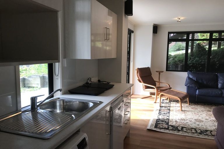 Photo of property in 38 Highland Avenue, Titirangi, Auckland, 0604