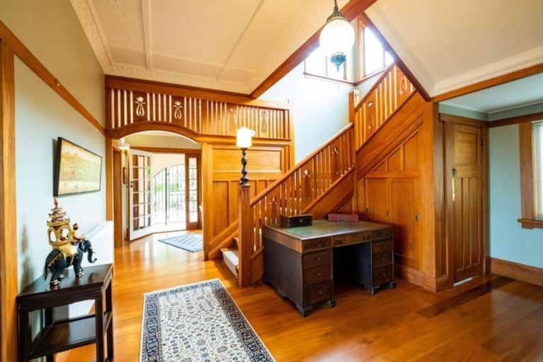 Photo of property in 8 Cobden Road, Bluff Hill, Napier, 4110