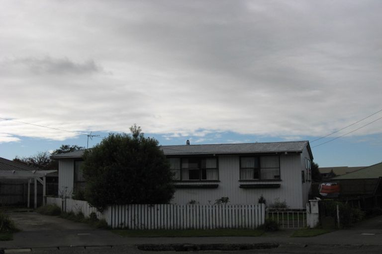 Photo of property in 11 Virgil Place, Northcote, Christchurch, 8052