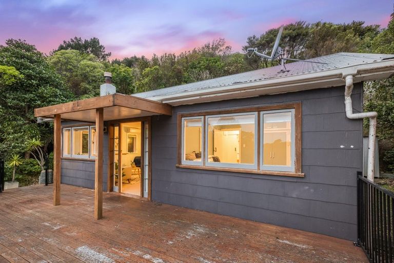Photo of property in 82 Cluny Road, Plimmerton, Porirua, 5026
