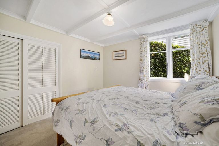 Photo of property in 16 Friend Street, Karori, Wellington, 6012