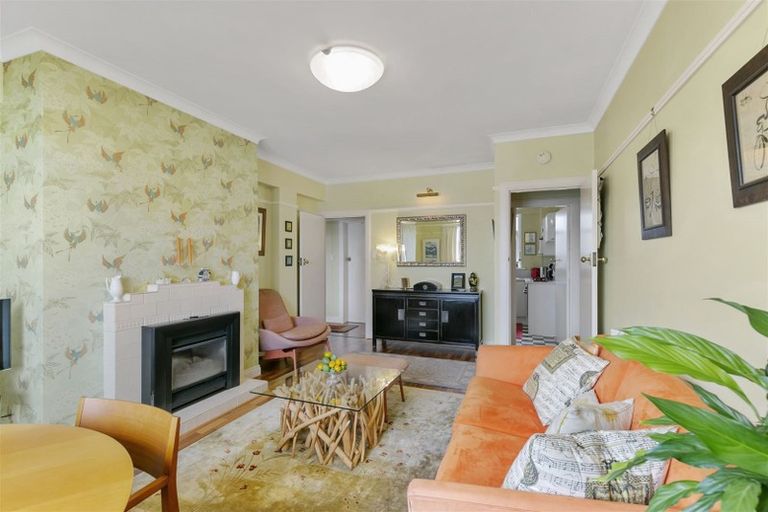 Photo of property in Owd Trafford Flats, 17 Brougham Street, Mount Victoria, Wellington, 6011