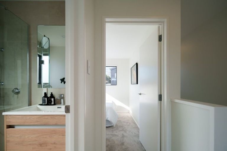 Photo of property in 2/5 Preston Avenue, Henderson, Auckland, 0610