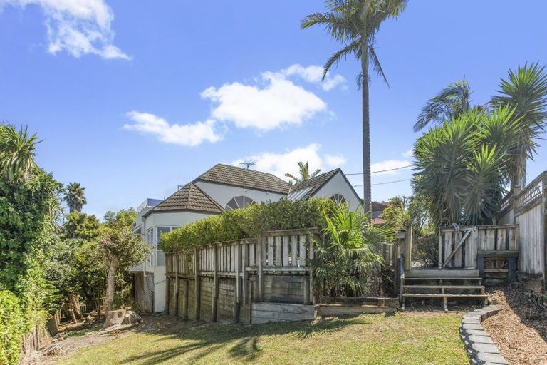 Photo of property in 2/992 Beach Road, Torbay, Auckland, 0630